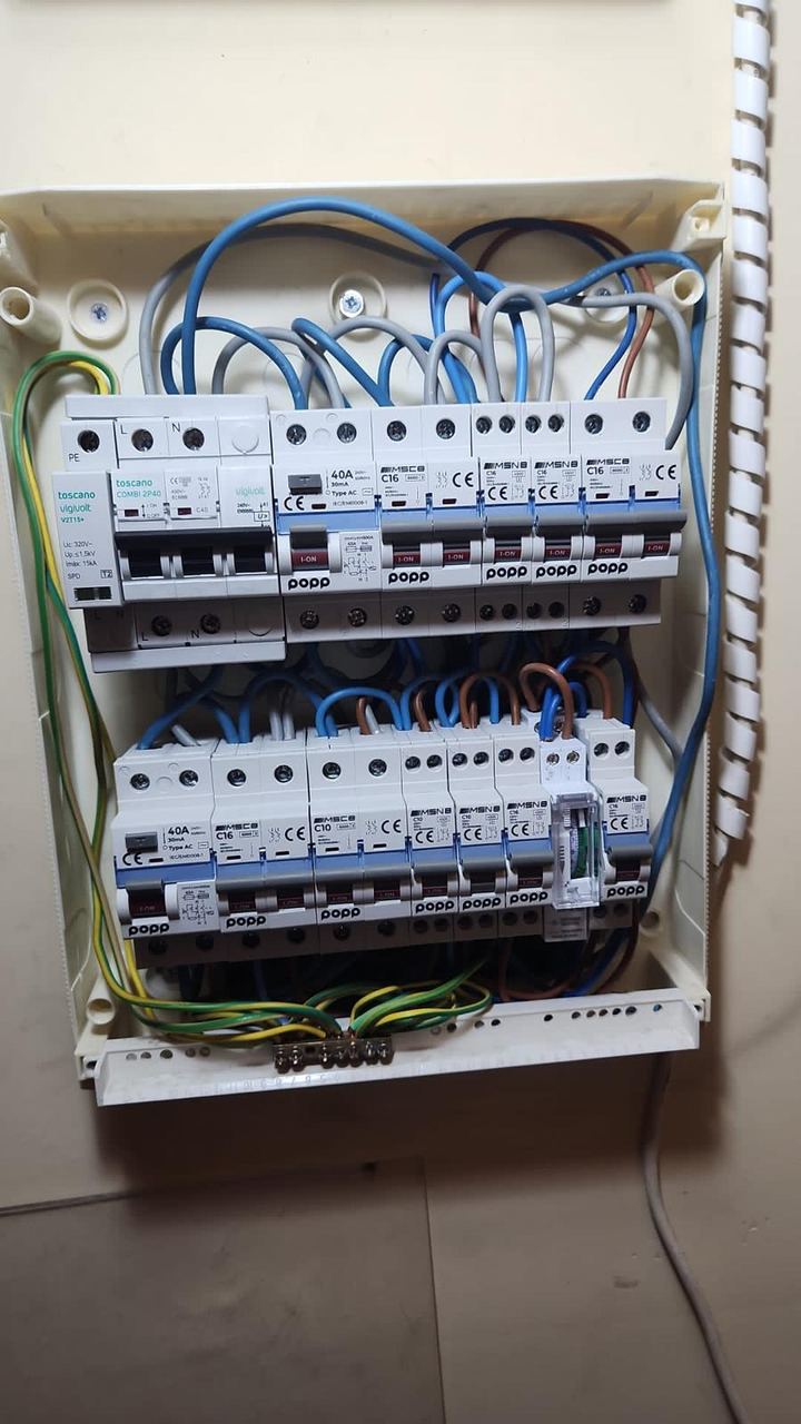 Cuadro eléctrico nuevo instalado en una vivienda de Santander