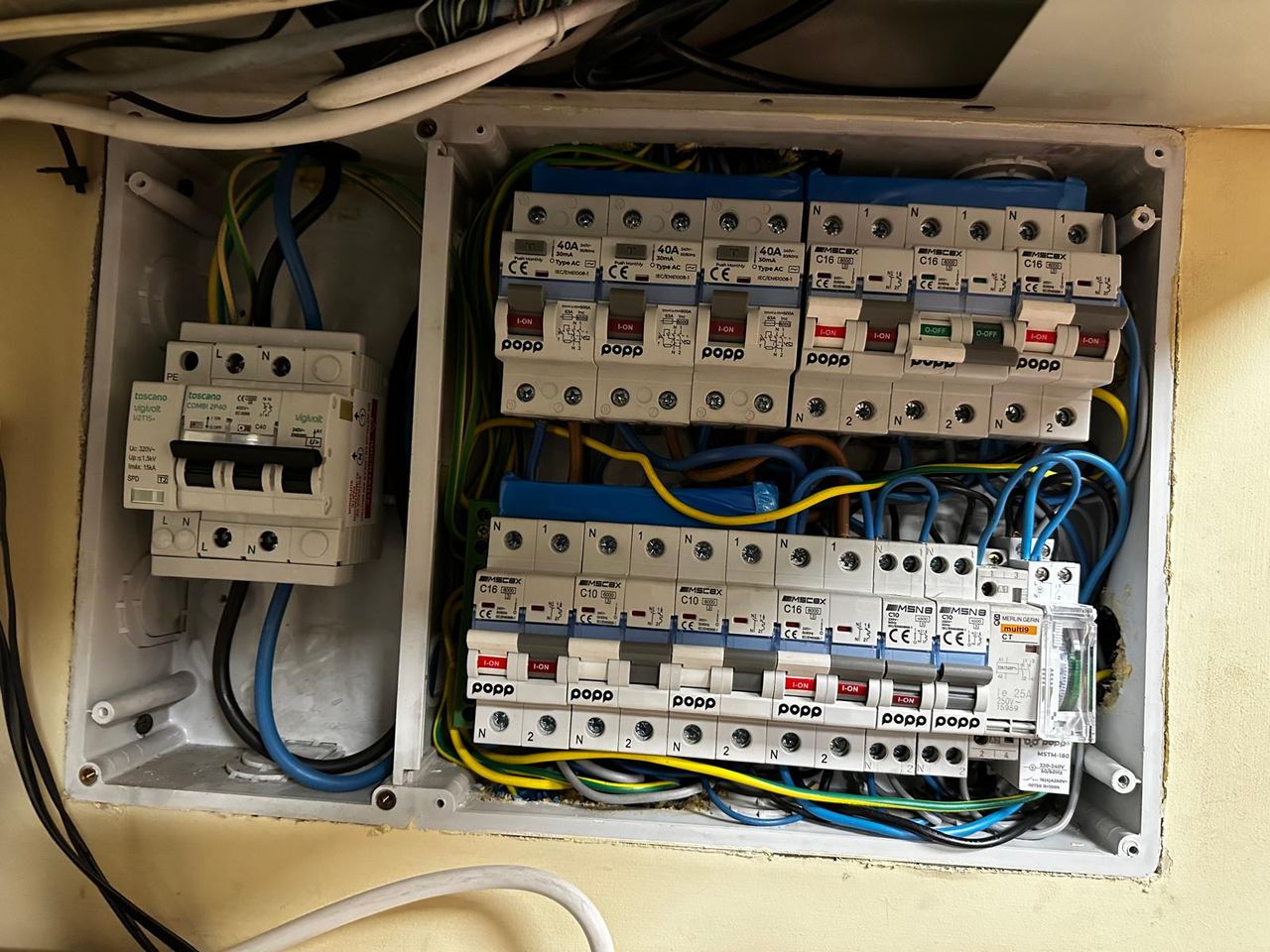 Cuadro eléctrico de vivienda instalado y etiquetado por Zone Reformas S.L